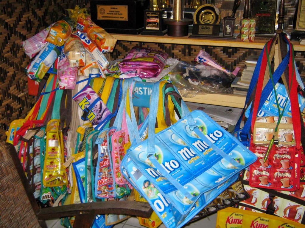 Pengolahan dan Daur Ulang Sampah Plastik Polycarbonate: Mengurangi Risiko Bahan Kimia Berbahaya