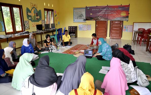 E-Demokrasi Desa: Transformasi Digital untuk Pemberdayaan Masyarakat Desa