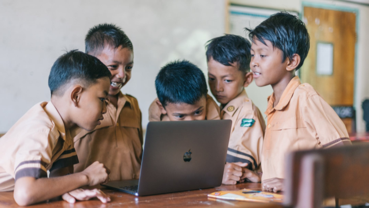 Menyediakan Akses Pendidikan yang Lebih Baik melalui Pendidikan Digital