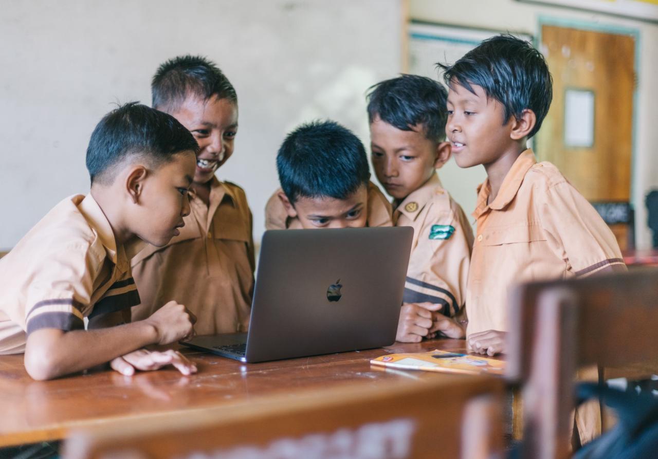 Pendidikan Digital: Meningkatkan Keterampilan Literasi Informasi Siswa